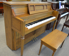 Yamaha console piano, oak